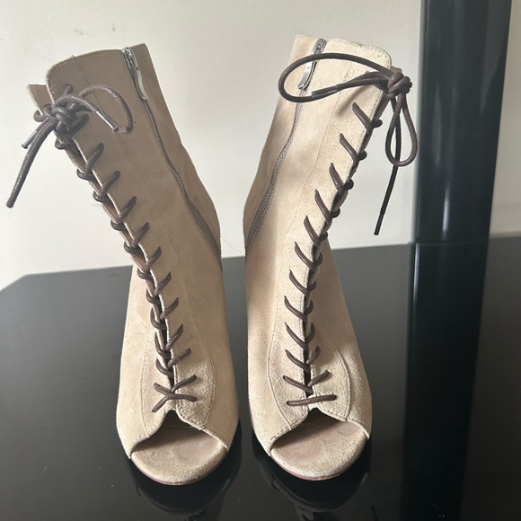 Suede shoe - Picture 3 of 7